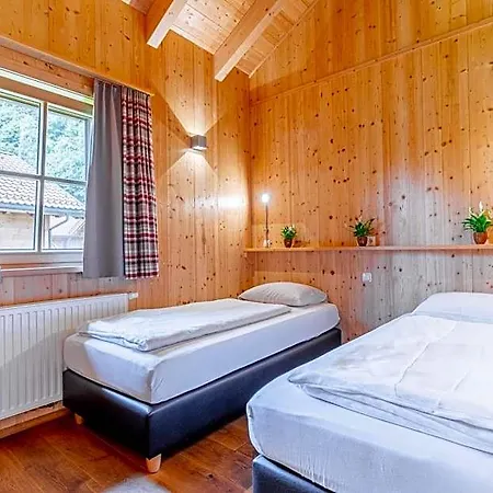 Chaletdorf Zellersee Hotel *